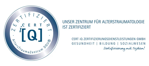 Zertifikatssiegel mit Text 'Zertifiziert iQ Altes Trauma Zentrum Duis' und Hinweis auf zertifiziertes Zentrum für Alterstraumatologie